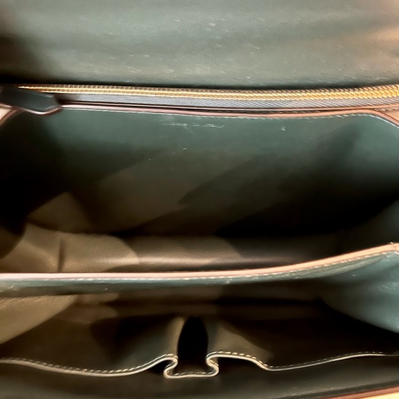 New in box Celine MEDIUM CLASSIC BAG IN BOX CALFSKIN AMAZONE GREEN - Picture 5 of 7